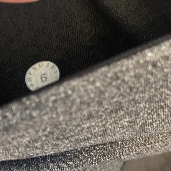 Rare Lululemon Fresh Tracks Pant II (W5AMFS) Luxtreme in Heathered Black, Size 6 - Picture 4 of 17